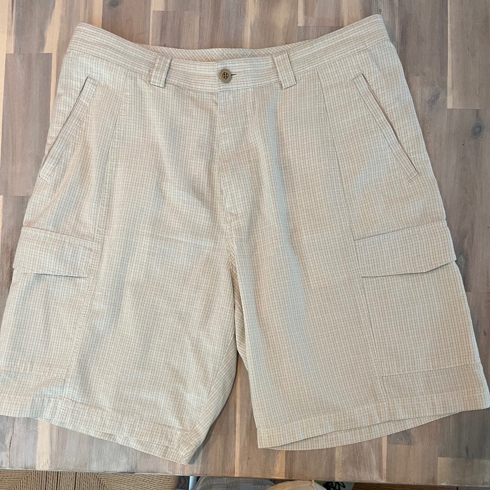 Tommy Bahama Shorts Size 34